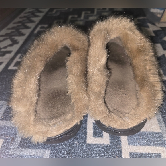 WELL WORN Cozy Knit Slippers with Faux Fur Lining - Picture 2 of 5